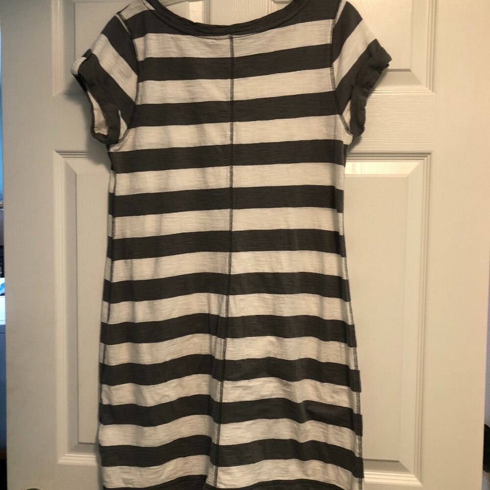 Banana Republic Women's Gray and White Stripe T-shirt Dress, size XL - Picture 2 of 6
